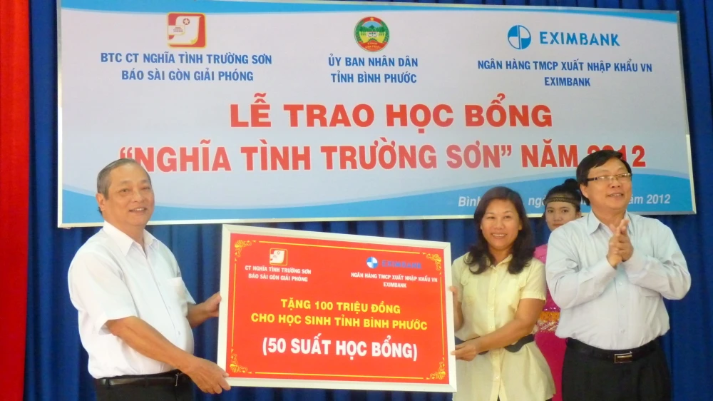 Tặng 50 suất học bổng tại Bình Phước